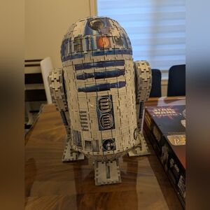 Star Wars R2-D2 Puzzle Model